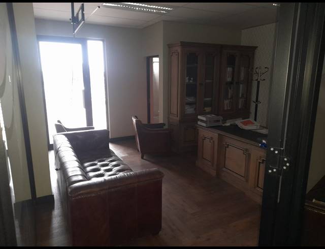 208M² OFFICE FOR SALE IN WITKOPPEN